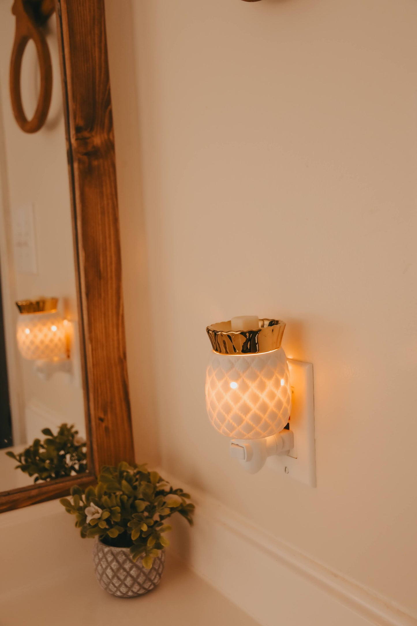Golden Pineapple Pluggable Wax Warmer