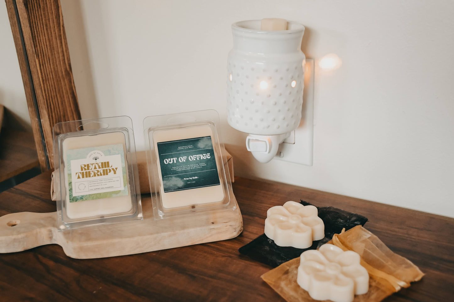 Classic White Hobnail Fragrance Warmer