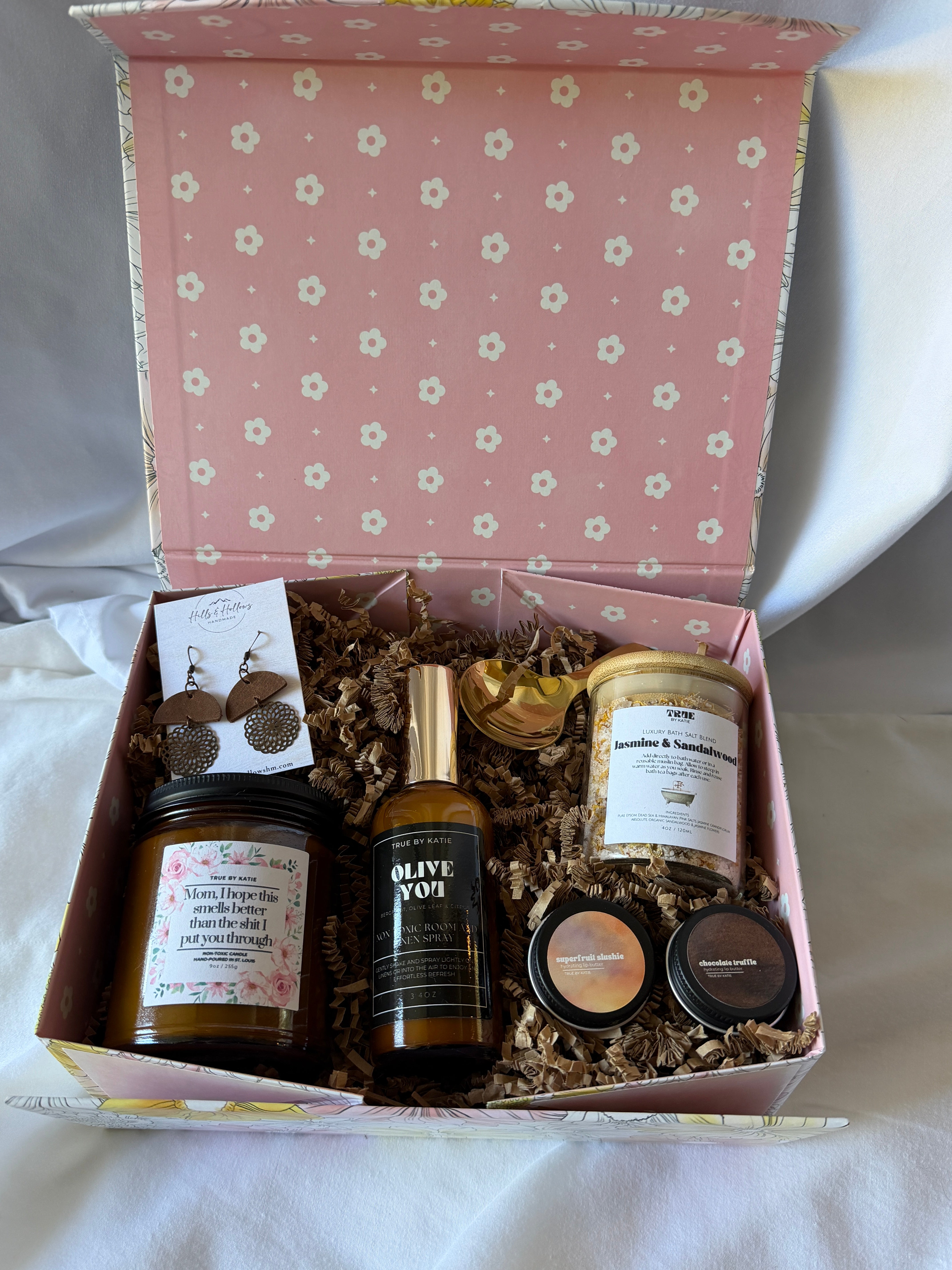 Olive You Gift Box | Candle, Bath Soak & Boutique Accessories ONE AVAILABLE