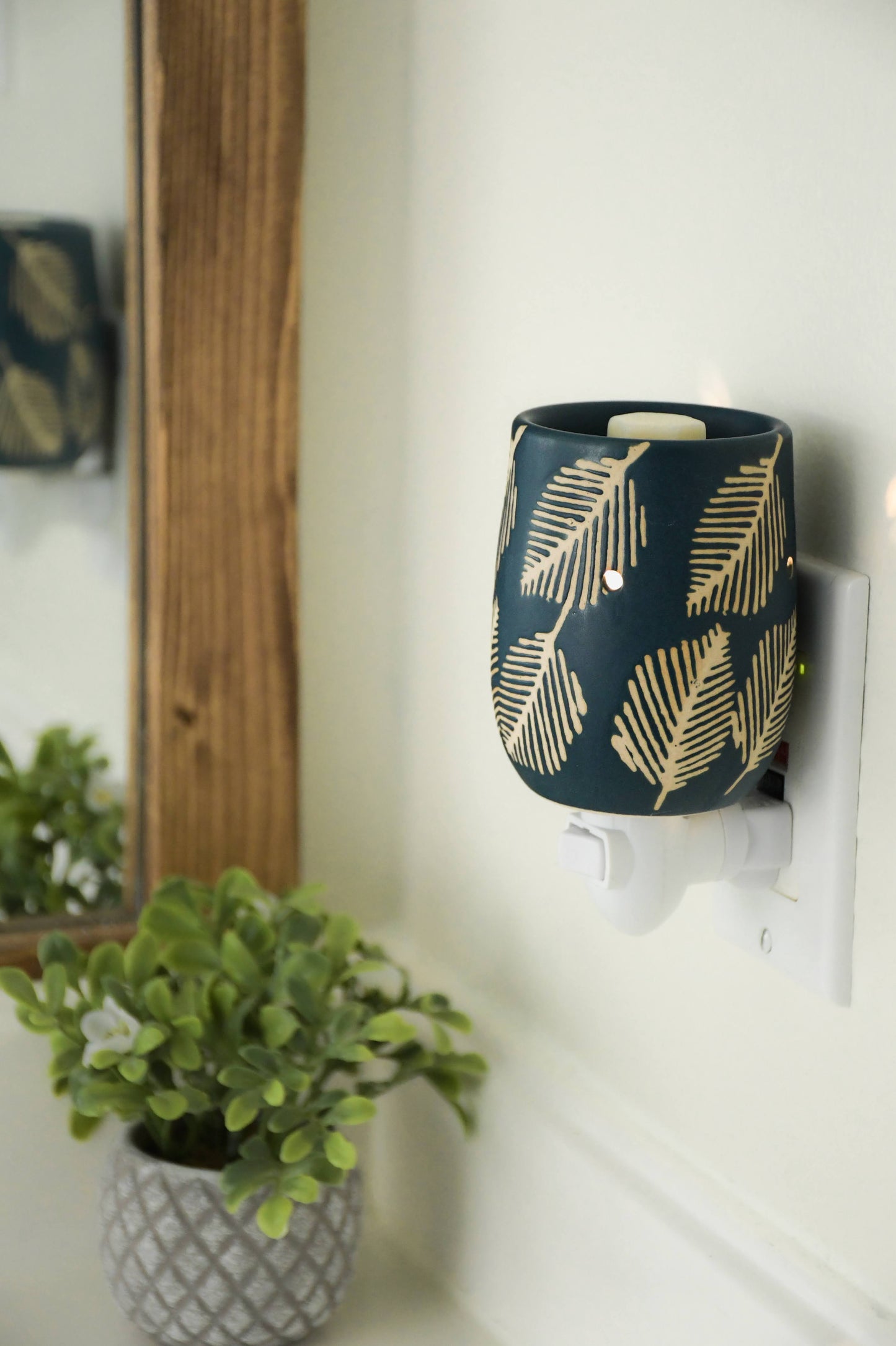 Pressed Leaf Ceramic Pluggable Wax Warmer