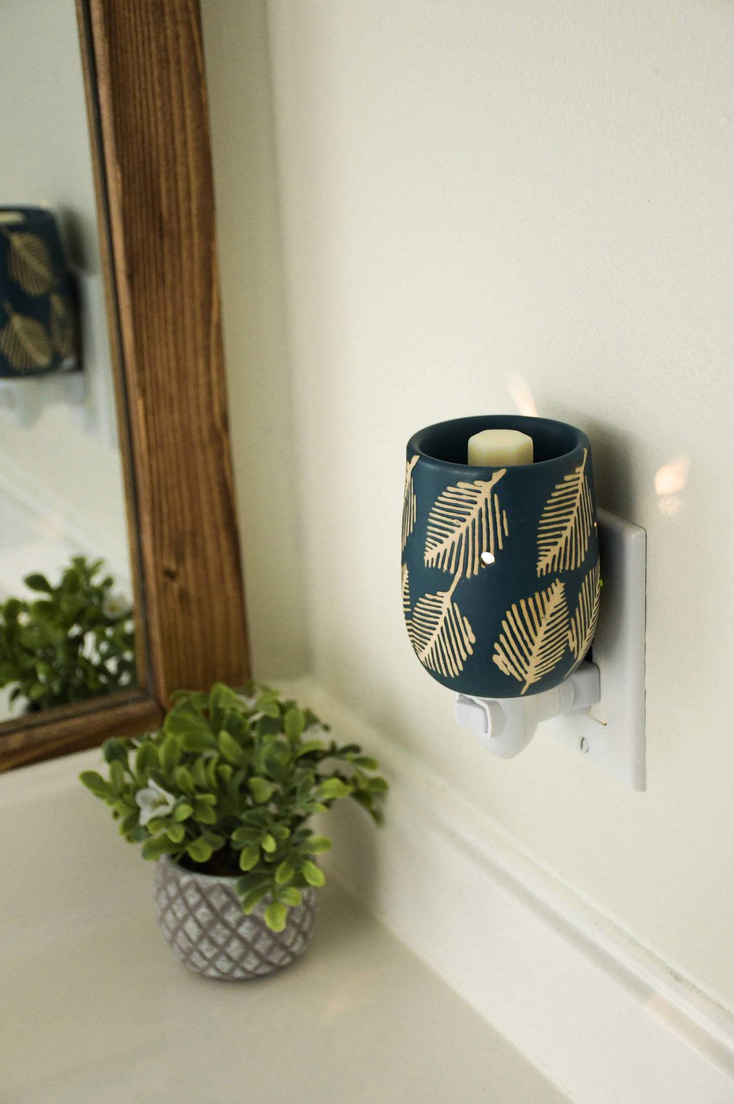 Pressed Leaf Ceramic Pluggable Wax Warmer